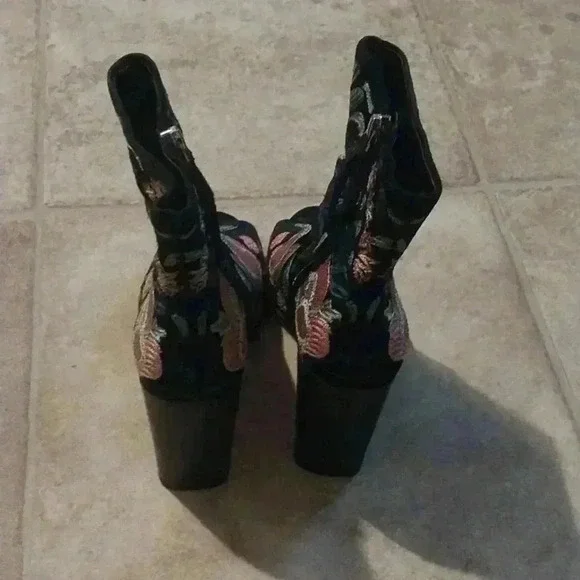 Rebecca Minkoff Black Teal Peach Billie Floral Embroidered Peep Toe Boot Sz 6.5 - Picture 3 of 8